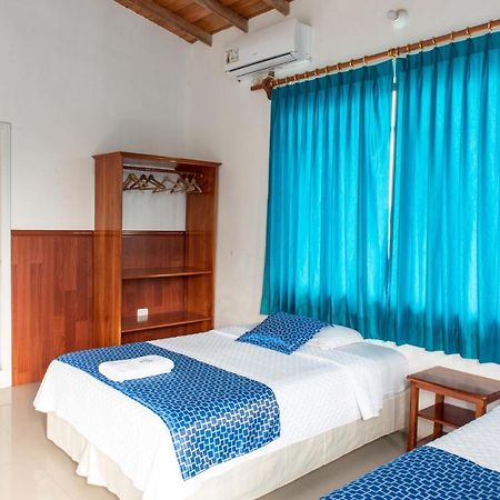 Hostal La Gran Tortuga Puerto Villamil Esterno foto