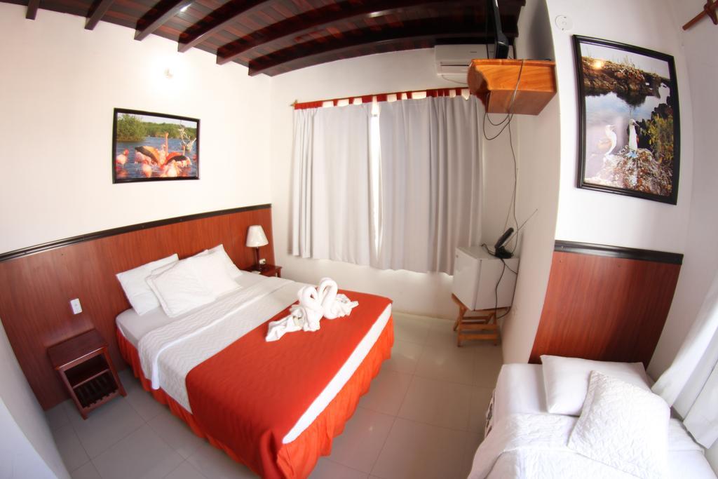 Hostal La Gran Tortuga Puerto Villamil Esterno foto