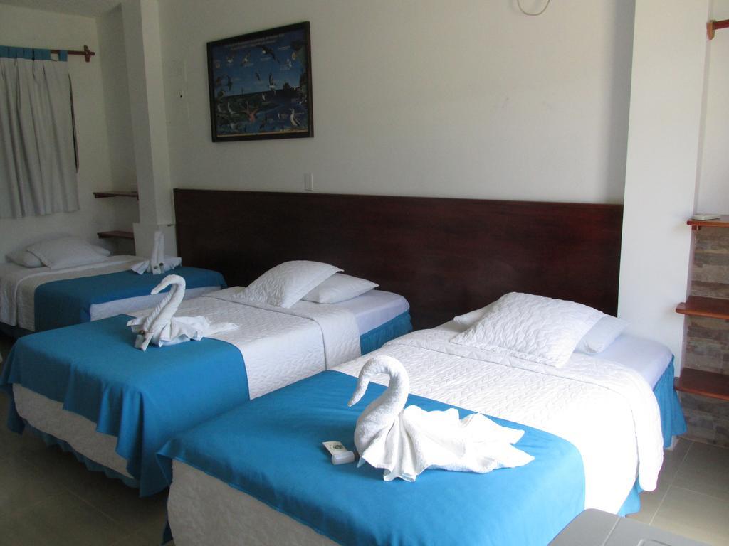 Hostal La Gran Tortuga Puerto Villamil Esterno foto