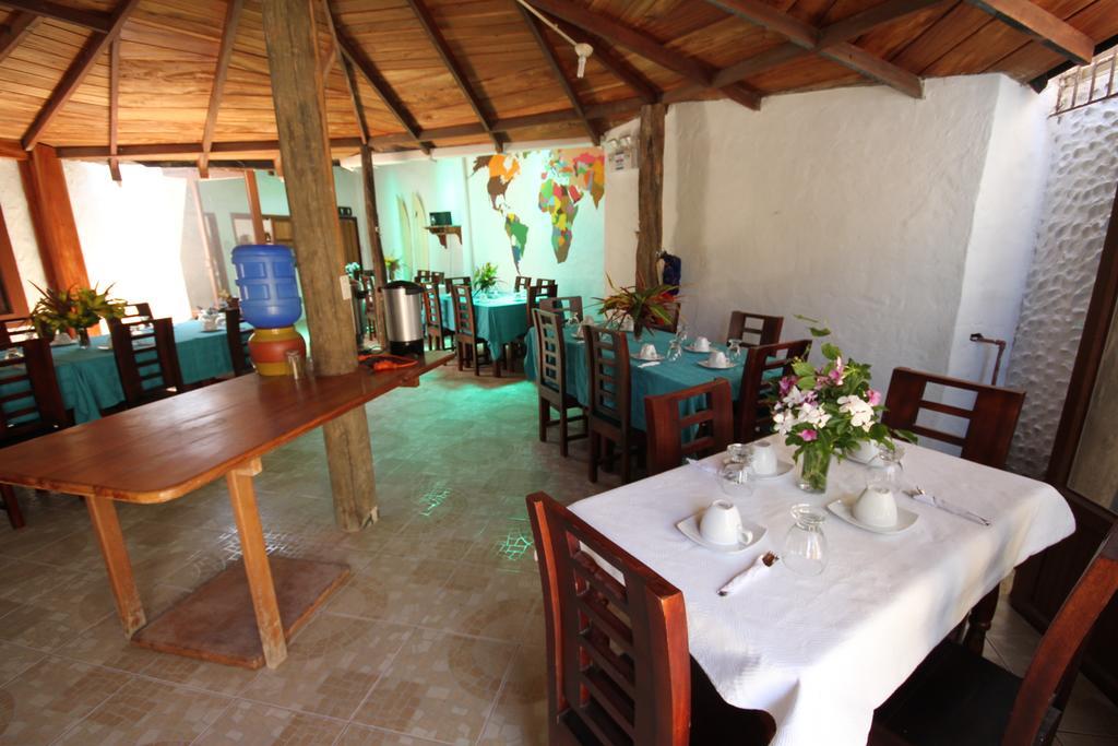 Hostal La Gran Tortuga Puerto Villamil Esterno foto