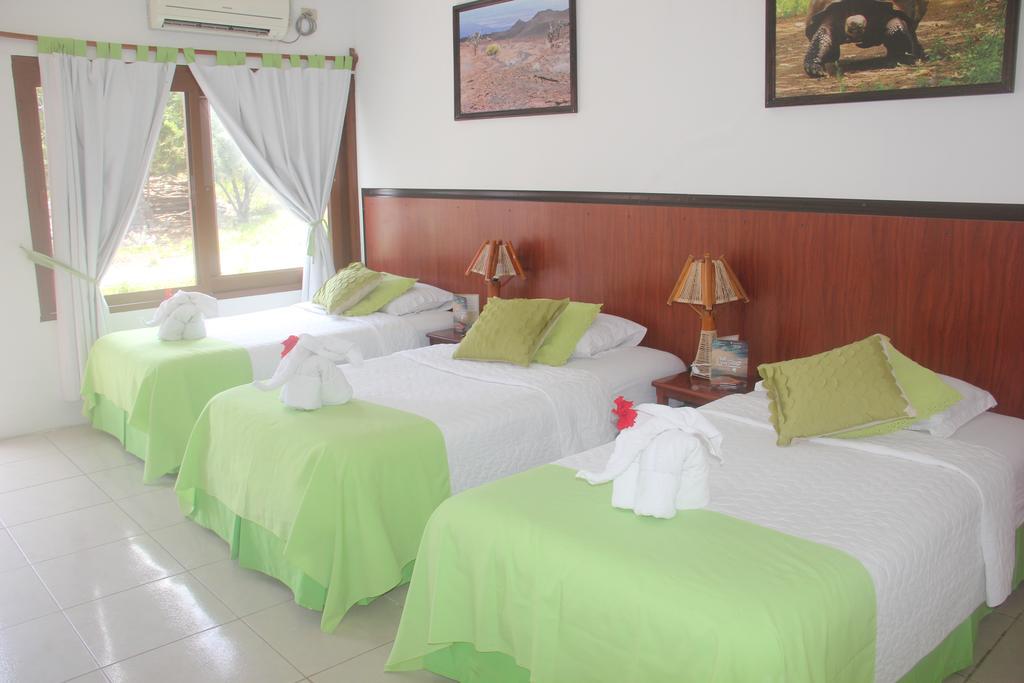 Hostal La Gran Tortuga Puerto Villamil Esterno foto