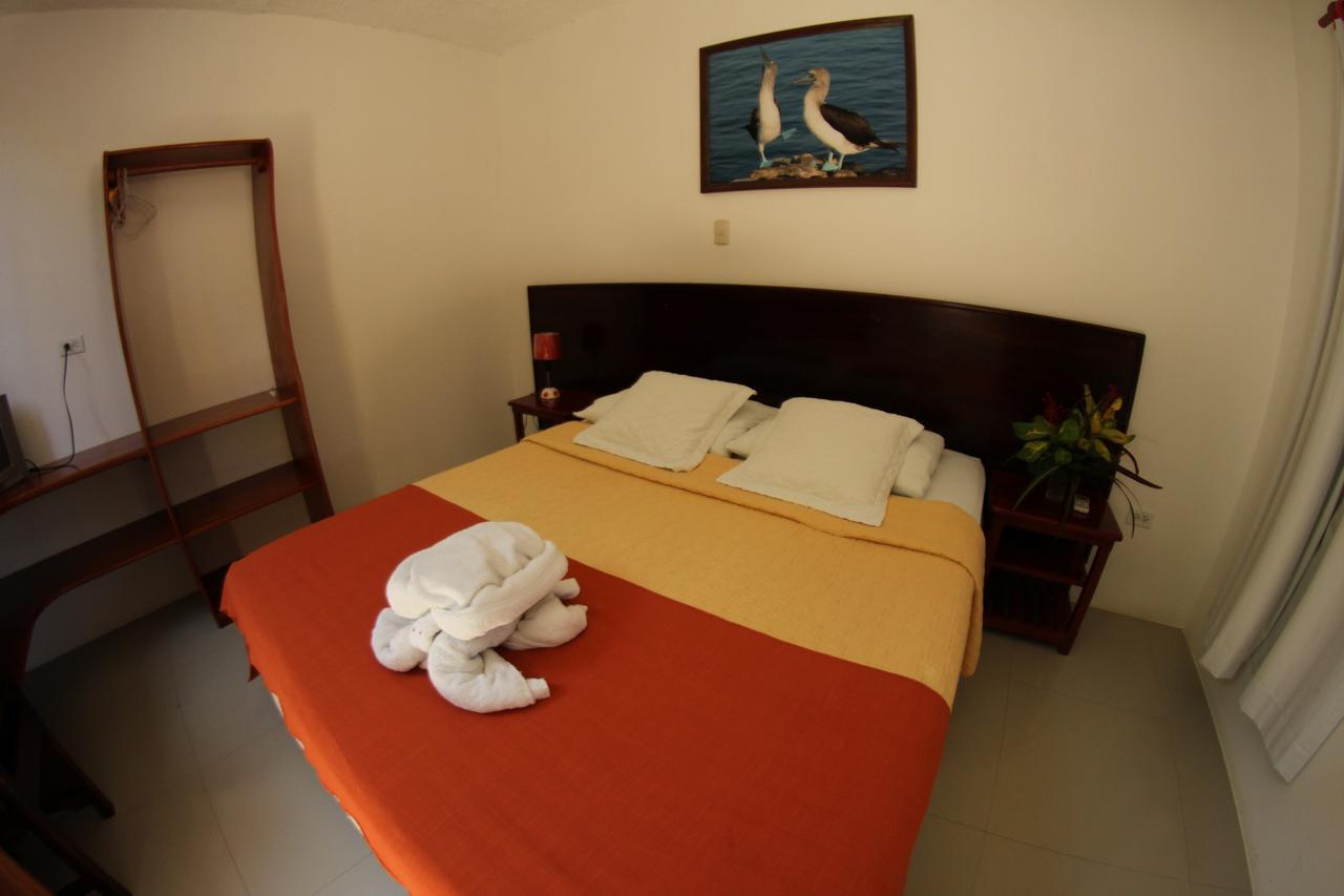 Hostal La Gran Tortuga Puerto Villamil Esterno foto
