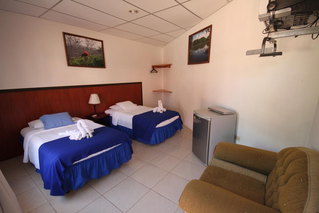 Hostal La Gran Tortuga Puerto Villamil Esterno foto