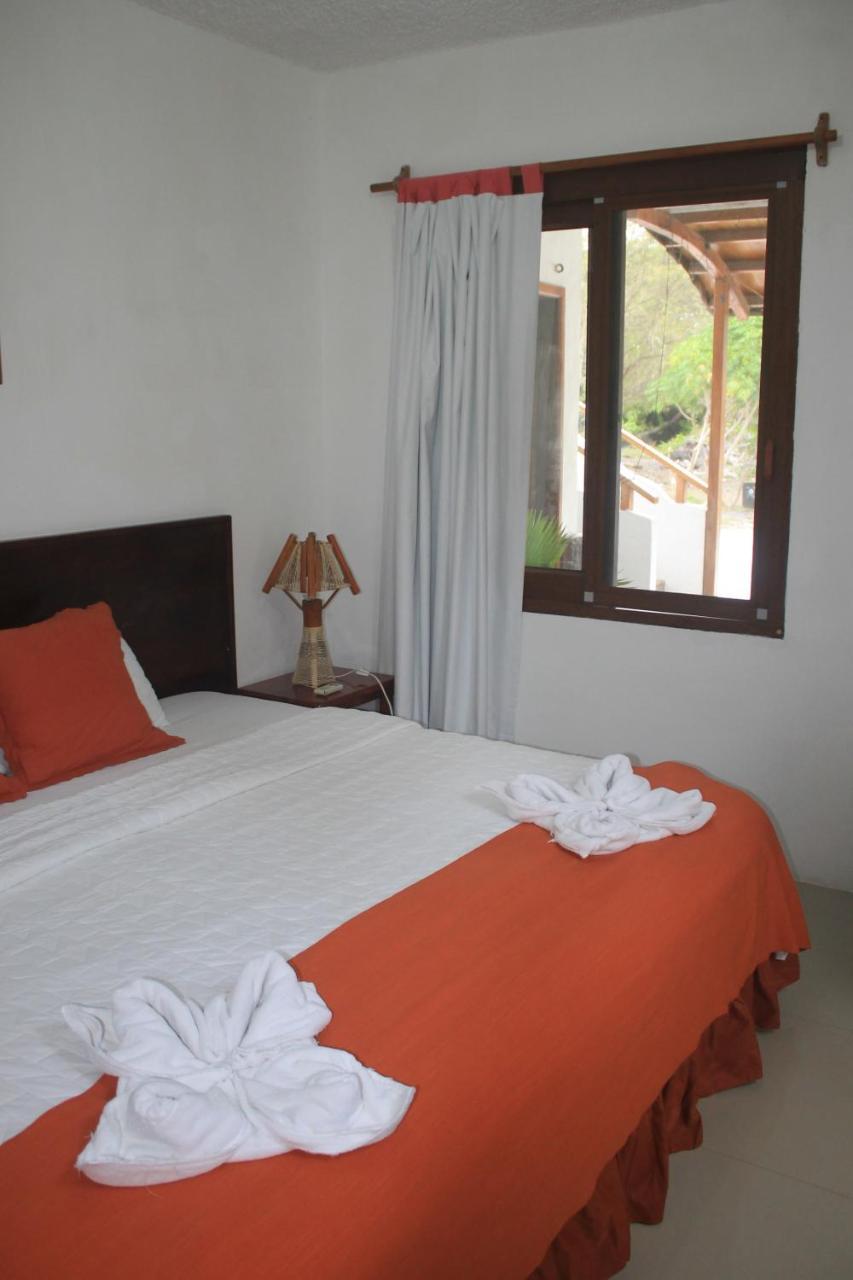 Hostal La Gran Tortuga Puerto Villamil Esterno foto