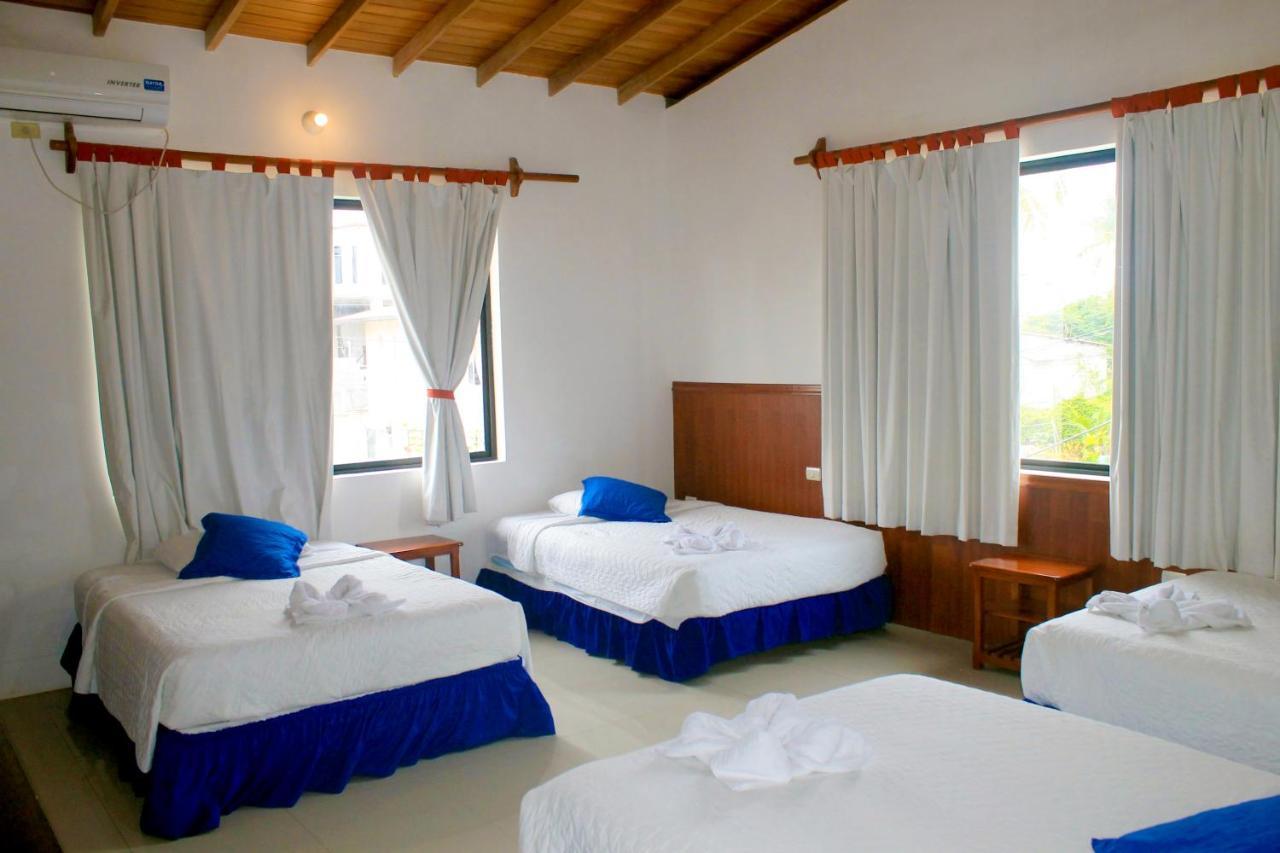 Hostal La Gran Tortuga Puerto Villamil Esterno foto