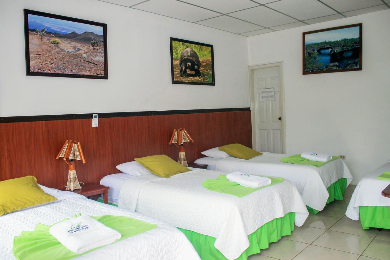 Hostal La Gran Tortuga Puerto Villamil Esterno foto