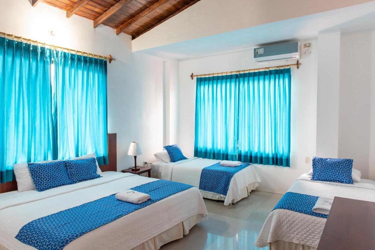 Hostal La Gran Tortuga Puerto Villamil Esterno foto