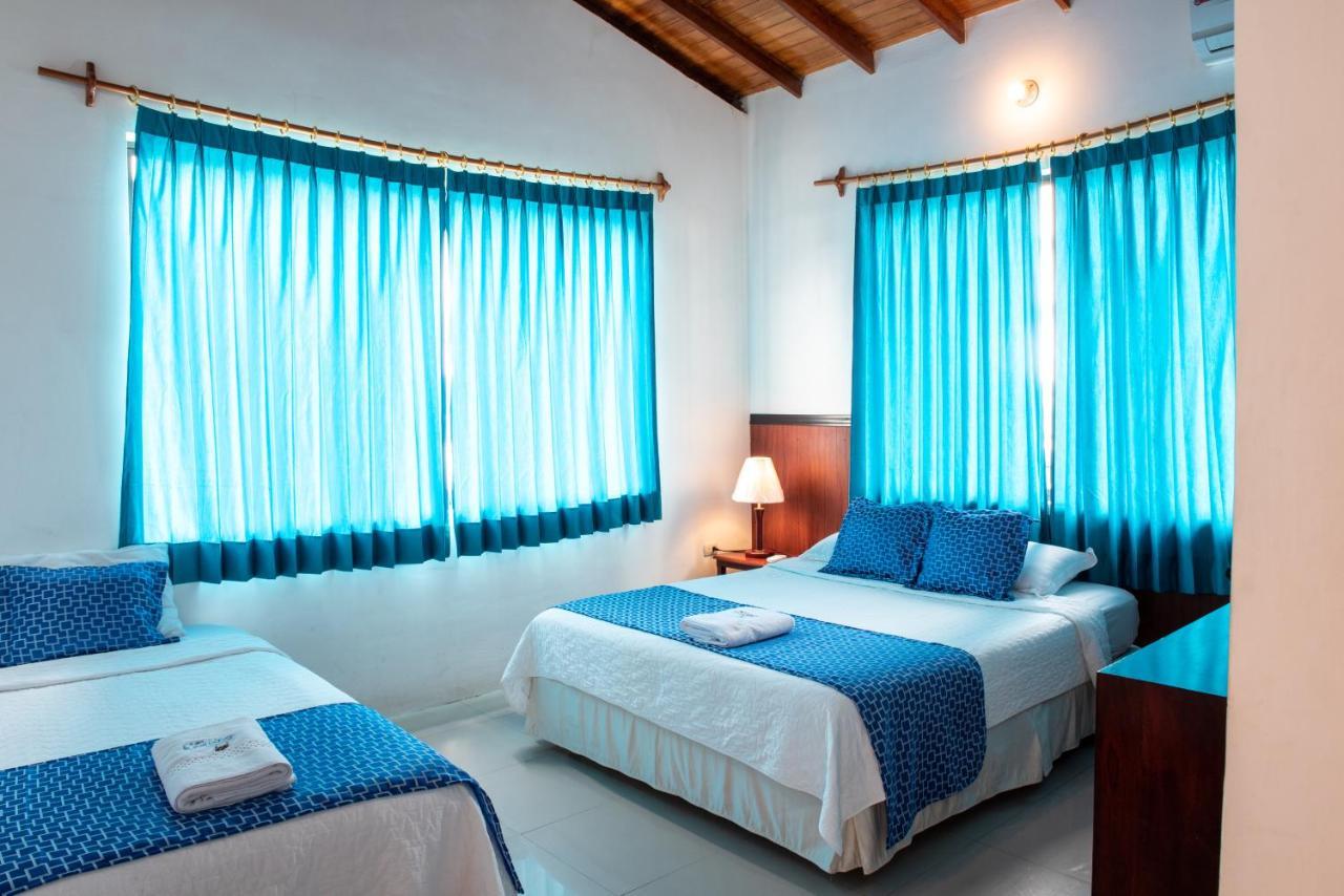 Hostal La Gran Tortuga Puerto Villamil Esterno foto